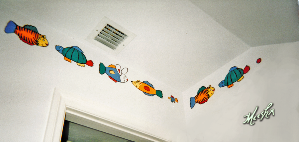 Funny fish border mural in children's bathroom